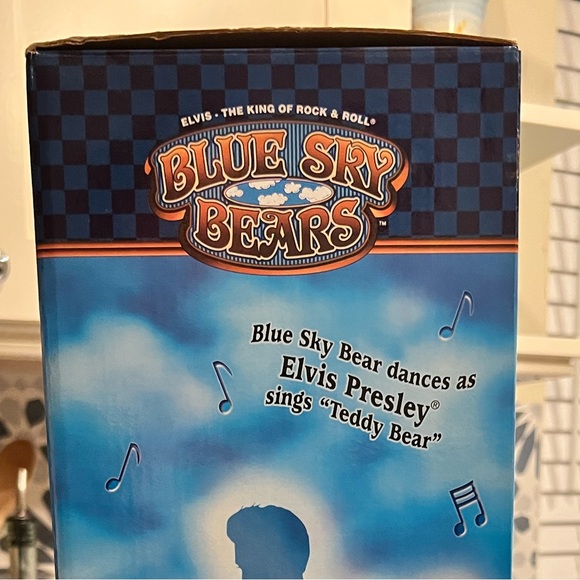 Authentic 1999 Elvis Presley dancing teddy bear - Picture 8 of 9